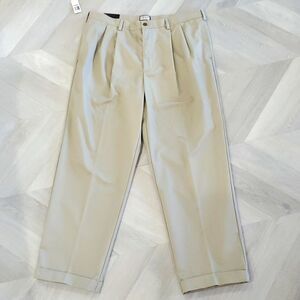 IZOD MENS KHAKI DRESS CASUAL PANTS PLEATED FRONT CHINO With CUFF HEM 40 X 32,Nwt
